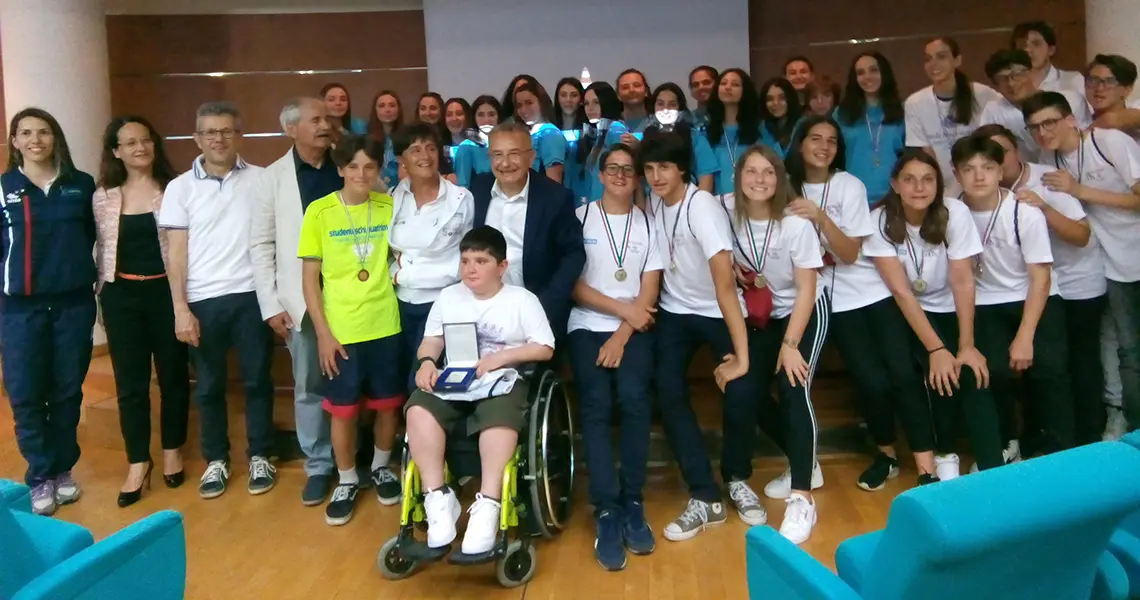 CERIMONIA DI PREMIAZIONE CAMPIONI REGIONALI E NAZIONALI CERIMONIA DI PREMIAZIONE CAMPIONI REGIONALI E NAZIONALI